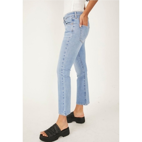 Free People Liv Crop Flare Jeans in Etna Blue Size 30 - Picture 4 of 14